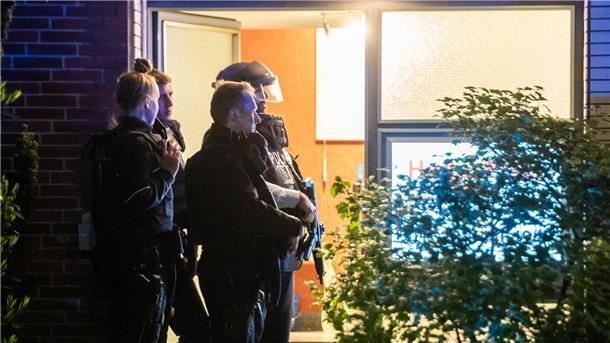 Bewaffnete Polizisten im Einsatz in Herten.