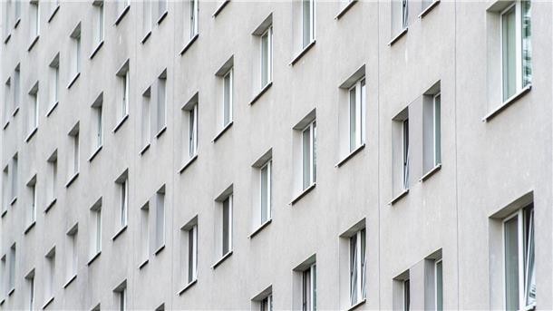 Bewilligt wurde 2022 der Bau von 22.545 Sozialwohnungen. Die Koalition hatte angekündigt, jedes Jahr für 100.000 neue Sozialwohnungen sorgen zu wollen.