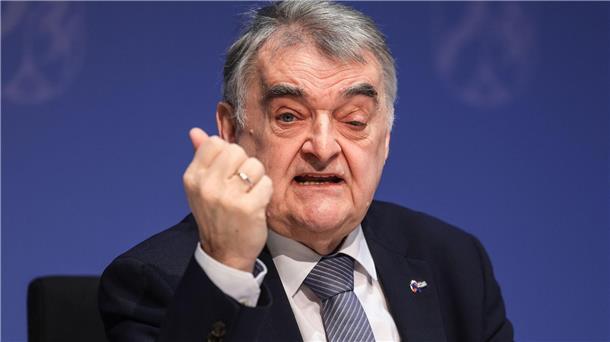 „Bezüge und Verbindungen zum russischen Inlandsgeheimdienst FSB und der paramilitärischen Söldnertruppe Wagner“: Nordrhein-Westfalens Innenminister Herbert Reul.
