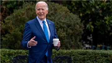 Biden macht regelmäßig Schlagzeilen mit Patzern, Versprechern und kleineren Fehltritten.