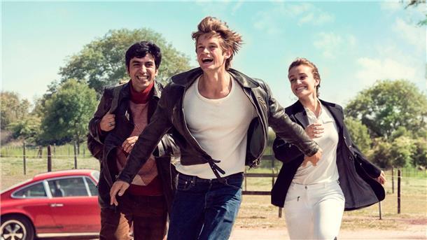 „Unsere wunderbaren Jahre“ geht weiter  Bijan Bassiri (Omid Memar, l-r), Winne Wolf (Damian Hardung) und Gabriela Illias (Rocio Luz) in einer Szene von „Unsere wunderbaren Jahre“.