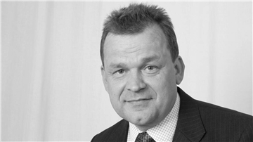 Jochen Wittmann schaut in die Kamera.