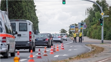 Polizei kontrolliert.