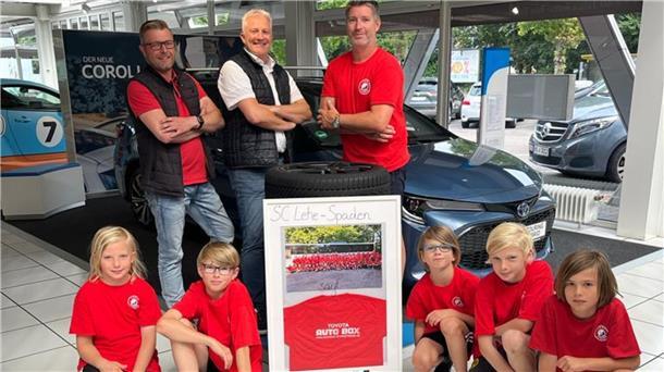 Jugendfußballer bedanken sich bei Toyota