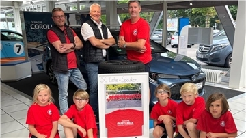 Jugendfußballer bedanken sich bei Toyota