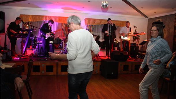 "Blancker Sound" lässt Zuhörer Mitgrooven Die Band "Blancker Sound" spielte in Bokel-Kransmoor.