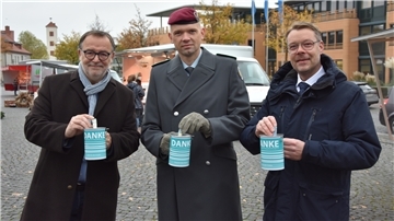 Das Foto zeigt den Auftakt der Sammelaktion. 