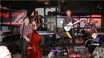 Die Band Appeldwatsch aus Appel beim Flettabend