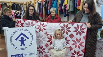 Weihnachtsmarkt Zeven: Quilt verlost