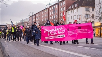 Demonstrationszug des Aktionsbündnisses "Bremerhaven bleibt bunt"