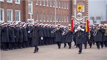 Feierliches Gelöbnis bei der Marineoperationsschule 