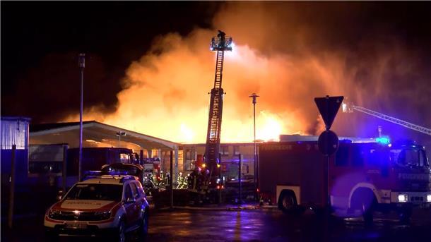 Kommentar zur Brandserie: Zeigt nicht mit dem Finger auf die Feuerwehr