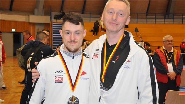 Edgard Merkine holt Vizetitel bei deutscher Meisterschaft Edgard Merkine mit seinem Trainer Sergej Hanert.