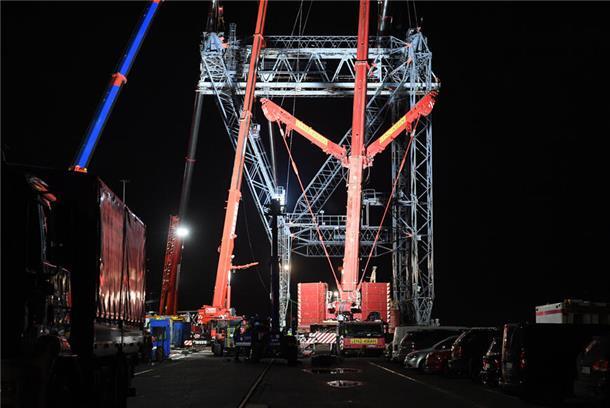 Tschüss, „Giraffe“! Der Abbau des Container-Krans neigt sich dem Ende entgegen
