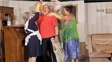 Es geht mitunter turbulent zu. Szenen von den Theaterproben im Zevener MGH.