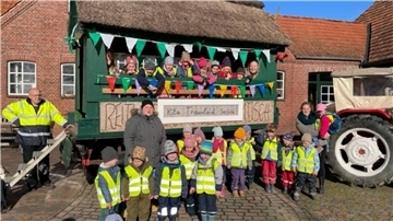 Traumland-Kinder unternehmen Traumreise zum Bauernhof