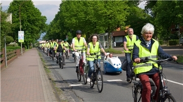 Demo in Tarmstedt: Fahrradfahrer fordern Sicherheit 