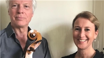 Lisa Kimbell (Violine) und Osel Wiegershaus (Cello)