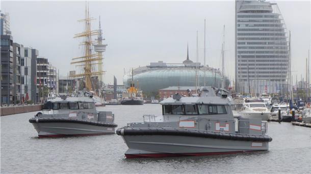 Warum zwei Polizeiboote für den Oman im Neuen Hafen von Bremerhaven liegen