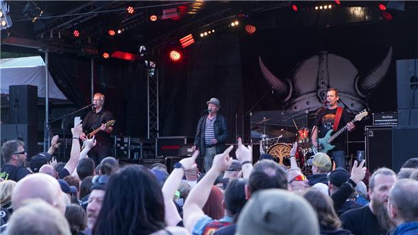 (Mit großer Bildergalerie) Harte Riffs und heiße Stimmung beim Rock House Festival (Mit großer Bildergalerie) Harte Riffs und heiße Stimmung beim Rock House Festival