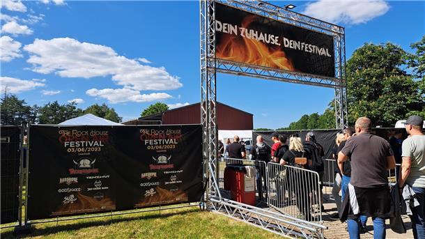 (Mit großer Bildergalerie) Harte Riffs und heiße Stimmung beim Rock House Festival (Mit großer Bildergalerie) Harte Riffs und heiße Stimmung beim Rock House Festival