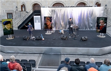 Wenn Frida Kahlo auf der Sommerbühne mit den Augen rollt