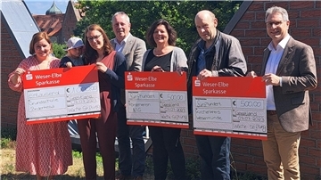 Wache-Stiftung übergibt 2..000 Euro für soziale Projekte