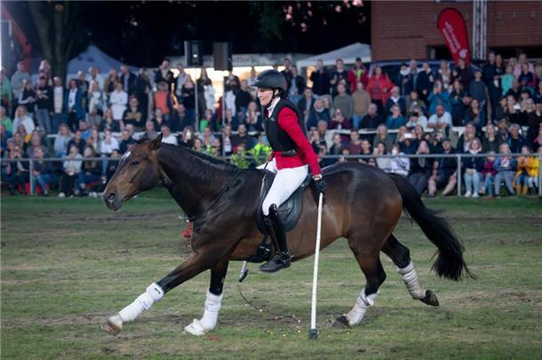 Regen, Wettkämpfe und Showreiten: Das sind die Elmloher Reitertage in Bildern Regen, Wettkämpfe und Showreiten: Das sind die Elmloher Reitertage in Bildern