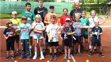 13 Loxstedter Kinder beim Schnuppertennis des TSV Düring