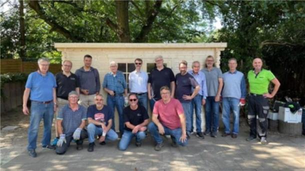 Arbeitseinsatz des Lions-Clubs Bremerhaven Carlsburg auf dem Außengelände des Kindertreffs Oase