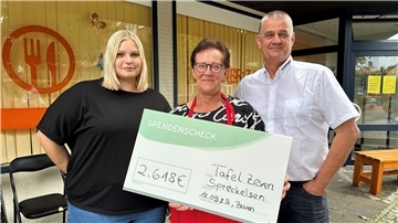 Autohaus Spreckelsen spendet Geld an die Tafel Zeven