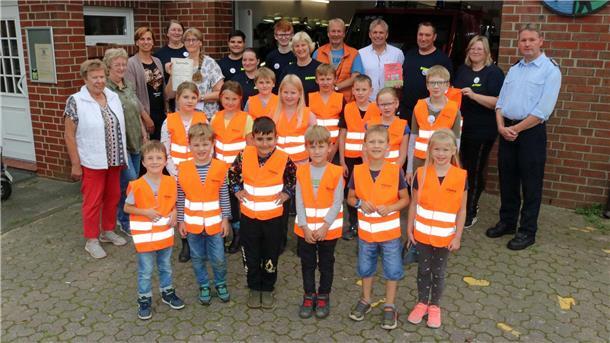 Spenden für die Kinderfeuerwehr