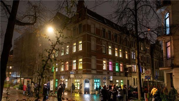 Goethe glow: Leher Haus strahlt mit Lichtkunst ins Quartier