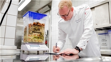 Essen retten mit durchsichtigen Boxen