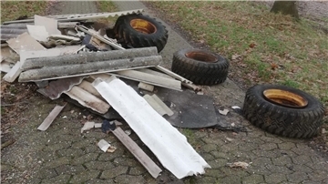 Unbekannte kippen Bauschutt mit Asbestplatten in Appeln einfach auf die Straße