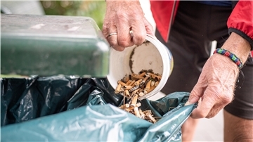 Kippen sammeln für die Umwelt