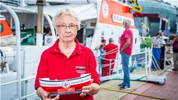 Seenotretterin trifft Steinmeier