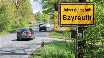 Die deutsche Polizei hat zwei Männer in Bayreuth festgenommen, die für Russland spioniert und mögliche Anschlagsziele in Deutschland ausgekundschaftet haben sollen