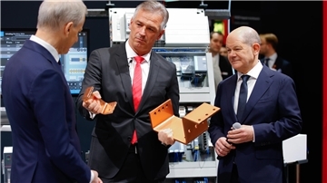 Bei der Hannover Messe, der Leistungsschau der deutschen Wirtschaft ist der Bundeskanzler ein gern gesehener Gast. Doch über die Ankurbelung der derzeit stotternden deutschen Wirtschaft gehen die Ansichten der drei Ampelparteien weit auseinander.