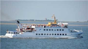 Ein Schiff auf dem Weg nach Neuwerk.