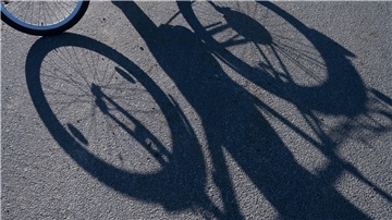 Ein Schattenbild mit Fahrrad