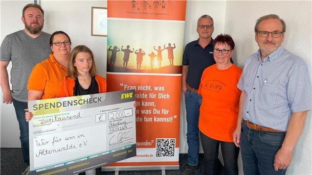 Übergabe des Spendenschecks