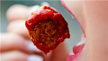 Die Currywurst wird 70