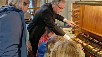 Kinder auf Orgel-Entdeckungstour in Bad Bederkesa