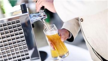 Bierdeckel, Bierflecken und eine Maß im Bundestag