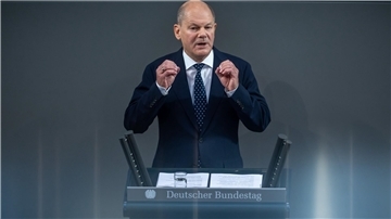  Der Kanzler versucht die Industrie-Wende