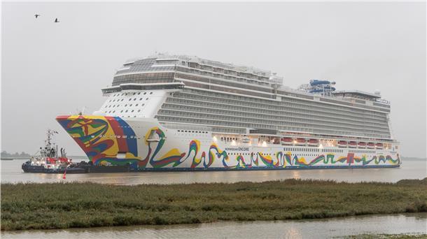 „Norwegian Encore“: Überführung auf der Ems läuft planmäßig
