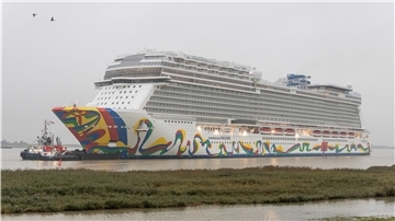 „Norwegian Encore“: Überführung auf der Ems läuft planmäßig