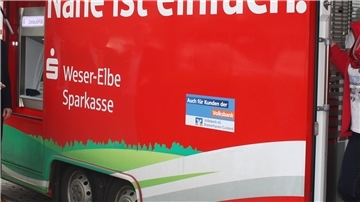 Ein Auto der Sparkasse.