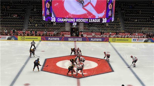 Eishockeyspieler der Fischtown Pinguins Bremerhaven freuen sich nach einem Tor und jubeln.